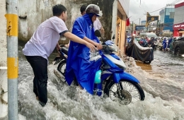 Với những cách làm khó hiểu, chúng ta đang chống ngập kiểu 'nghịch trời'