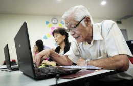 Singapore nới tuổi lao động ứng phó già hóa