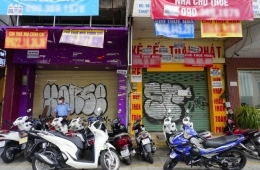 Hàng quán tại Tp.HCM vẫn thi nhau đóng cửa, trả mặt bằng