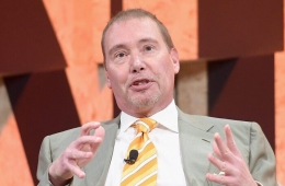 'Vua trái phiếu' Jeffrey Gundlach: Nền kinh tế Mỹ sẽ suy thoái trong năm 2024, đồng USD có nguy cơ gặp rắc rối lớn