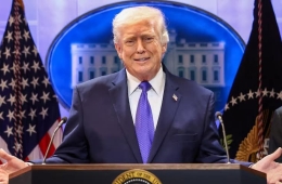 TRUMP THỀ SẼ KHÔI PHỤC THUẾ QUAN TOÀN CẦU SAU KHI TÒA ÁN TỐI CAO BÁC BỎ