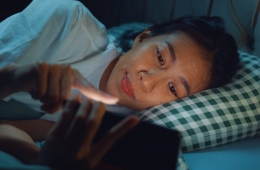 Quá nhiều Gen Z đang làm “người chuột”: Chỉ nằm im và chìm trong nỗi buồn vô tận