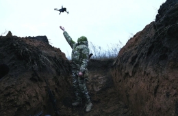 Drone viết lại các học thuyết phòng không