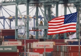 Thâm hụt thương mại Mỹ tăng mạnh nhất trong gần 34 năm