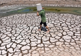 Từ tháng năm, nhiều địa phương trên cả nước chịu khô hạn, thiếu nước