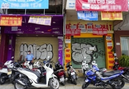 Hàng quán tại Tp.HCM vẫn thi nhau đóng cửa, trả mặt bằng