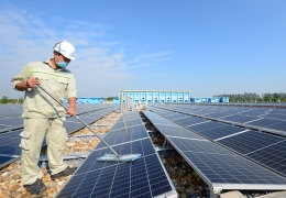 Từ những mái nhà phủ pin mặt trời đến bài toán 136 tỷ USD cho điện