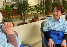 Chuyện lạ ở nền kinh tế lớn thứ 4 thế giới: 5 triệu cụ già trên 70 tuổi vẫn đi làm kiếm sống, 60 tuổi được coi là 'trẻ'
