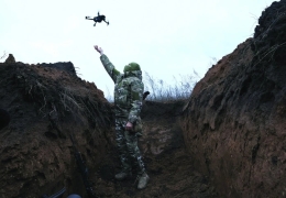 Drone viết lại các học thuyết phòng không